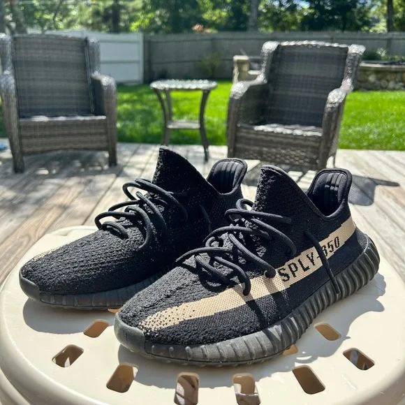 Adidas Yeezy Boost 350 V2 “Oreo” - Picture 2 of 4